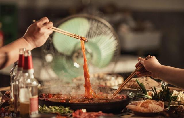 人到中年，有5种现象频繁出现，身体正在加速老去，应重视养生