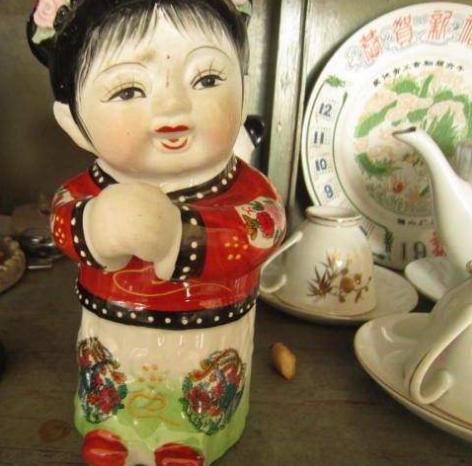 最爱笑的人|宝妈给娃买了对“瓷娃娃”，第2天女儿被吓哭，网友：我看着都怕