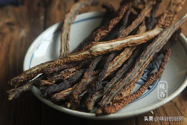 这6种蔬菜晒干后，比新鲜的更受欢迎，冬天炖肉超香，放一年不坏