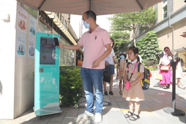 新华网客户端|图集|小萌娃“回笼”,深圳1537所幼儿园今日开园