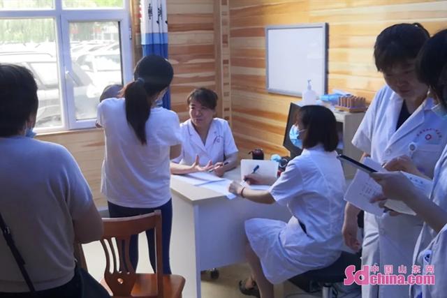 儿童|齐鲁儿童医院儿童康复科主任黄艳赴菏泽市牡丹人民医院开展义诊活动