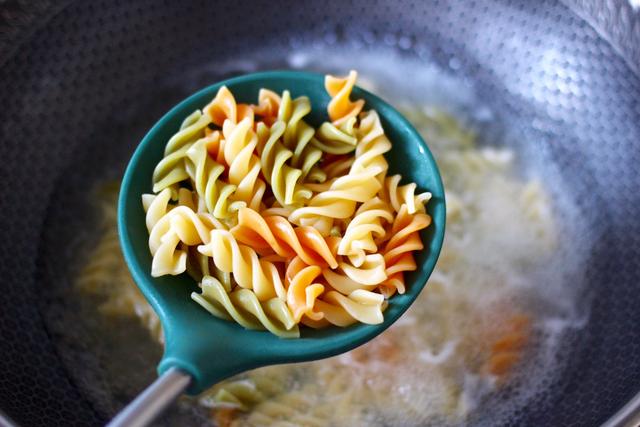 懒人黄瓜意面，简单方便，有菜有饭，酸酸甜甜超开胃