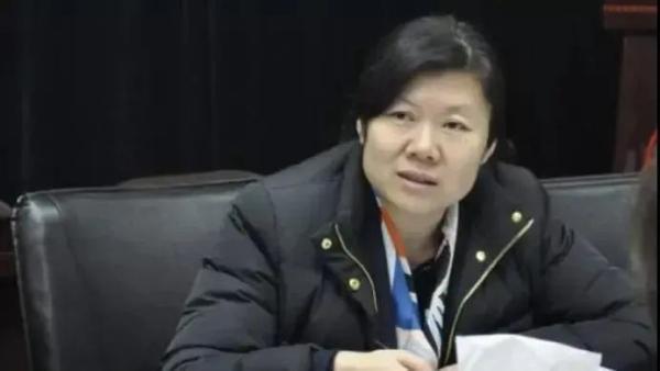 王莉|“院士风波”引关注，茅台史上首位女总工，27年如何炼成酿酒大师？