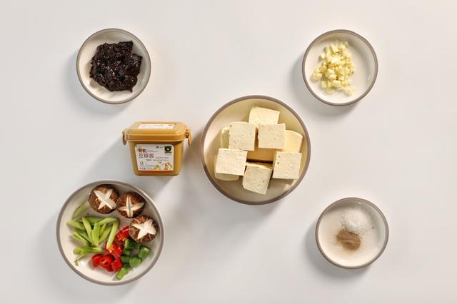 豆腐的100种做法之一，烹饪简单营养丰富，热乎乎吃一大碗，香