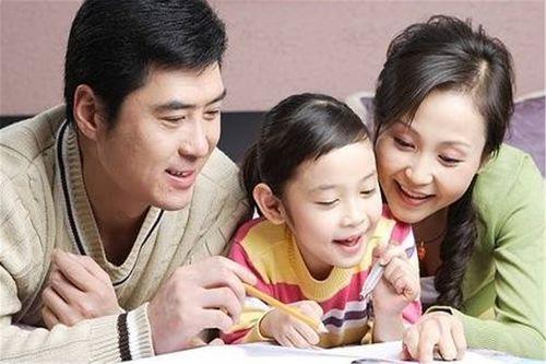 面对刚出生的“独苗”，姥爷和爷爷凝视半小时，网友：非静止画面