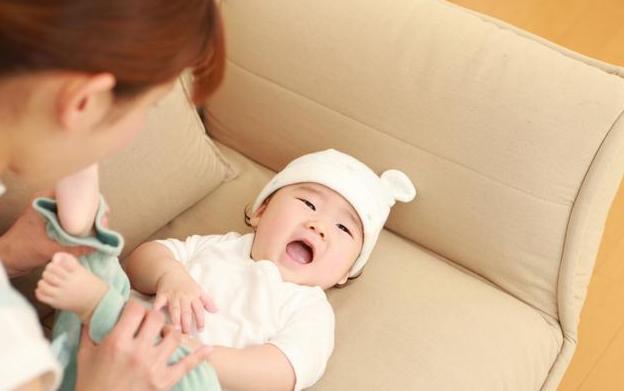 「超级宝妈」孩子知道谁是妈妈时,会有这3种表现,全中说明妈妈的努力没白费