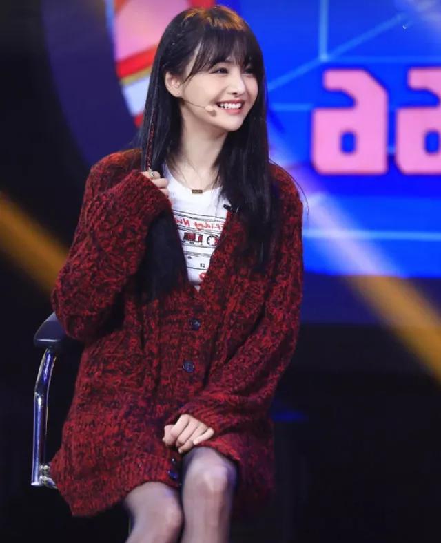 清风与酒|终于等到郑爽穿“透光袜”！搭配黑色高跟鞋后，穿出效果简直了