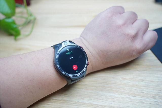 64G内存，双摄、支持独立通话、微信和，这是要取代手机吗