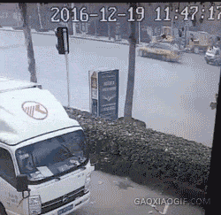 20张车祸现场动图，没车也得看！