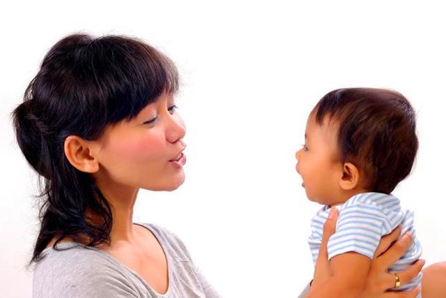 你的育儿经：娃先叫爸爸妈妈心里不平衡？先叫谁是有讲究的，妈妈不要再失落了