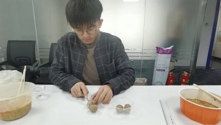 杨国福和张亮哪家麻辣烫更划算？狂点200块的我都快吃吐了