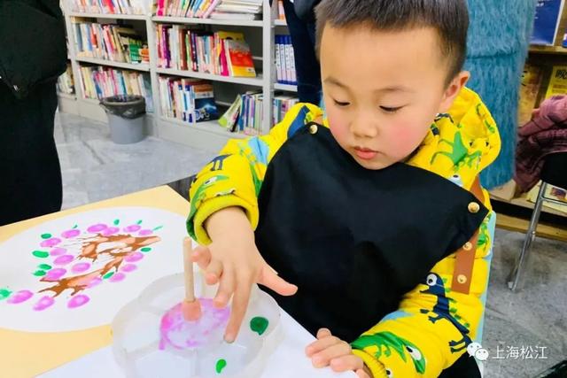 社区|读绘本，学画画，松江这个社区儿童读书角真热闹