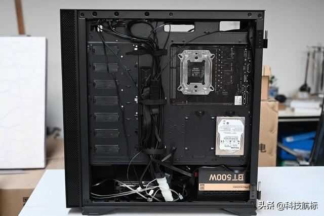 灵活设计任意改造，双面开门更易用，Tt曜越挑战者H6机箱体验