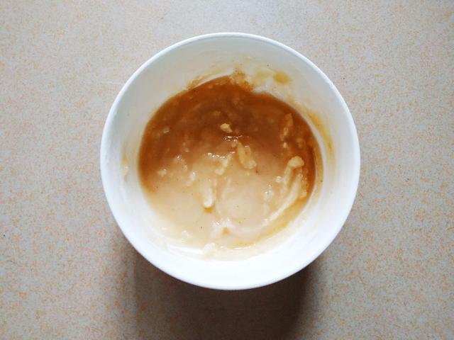 烙饼最忌“揉”，老妈用了几十年烙饼的方法，柔软多层，久放不硬