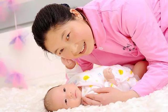 『超级宝妈』靠技术吃饭的岗位，月嫂平均月薪达9369元，有条件的宝妈要慎请