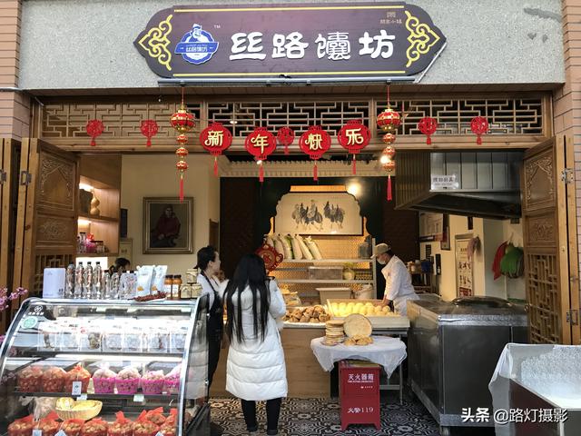 #趣旅游#乌鲁木齐南山脚下的美食街,与成都宽窄巷子是“姊妹”,你去过吗