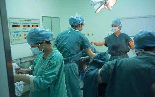 「你的育儿经」“发生意外先保我,因为我父母需要我”,产妇的纸条让人深思