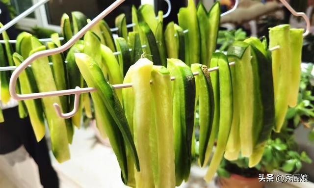 冬天，遇到此菜别手软，买上30斤，晒干腌起来，随吃随取特省事