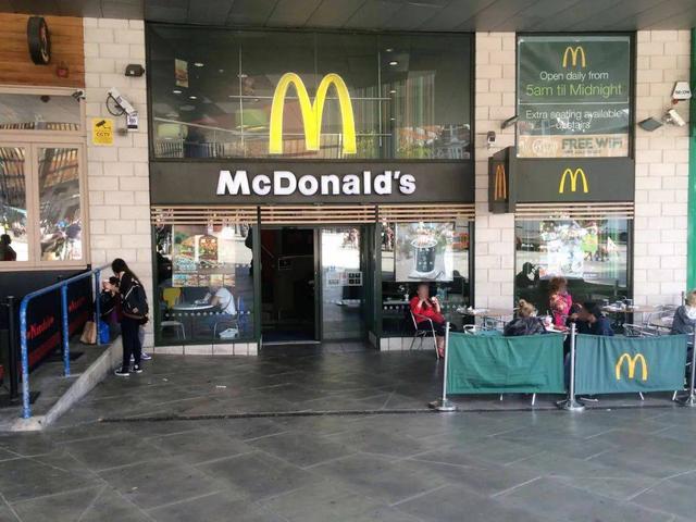 为什么欧洲的麦当劳颜色是绿色的？