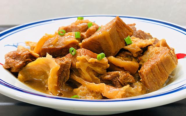 冬天常吃这种肉，暖胃又暖身，记住2个技巧，色泽红亮，肉嫩多汁