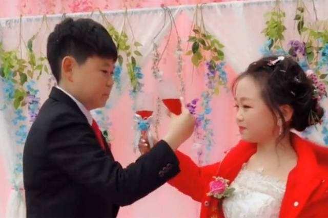 超级宝妈@“袖珍”女孩不顾医生反对，执意怀孕生子，结果如今现状令人唏嘘