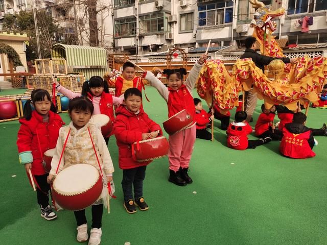 传统|太欢乐了！松江这群萌娃在校内逛起了元宵“庙会”