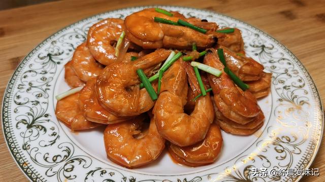大虾不要只水煮，家常版油焖大虾，做法超简单，虾壳都舍不得剩