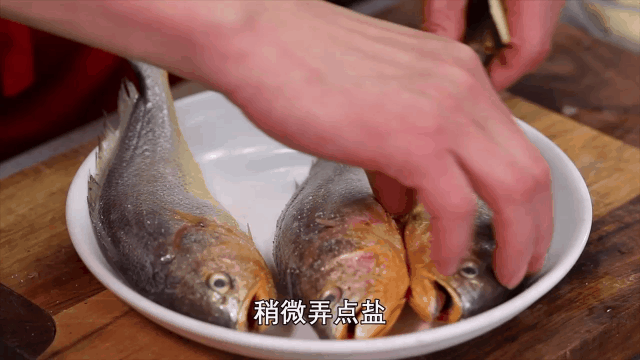 煎鱼前一定要做这2步，保证鱼皮不破肉不散
