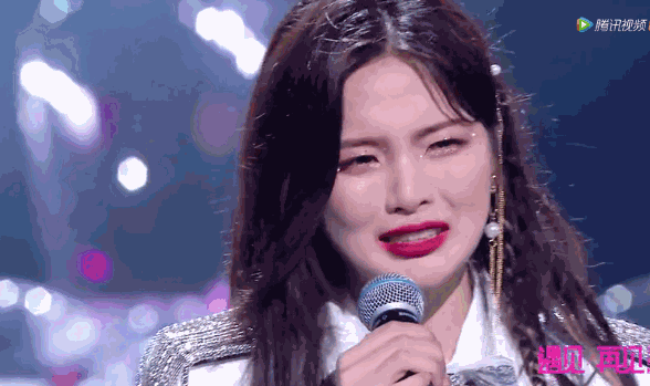 观察者网|火箭少女101解散，杨超越崩溃式告别乐坏网友