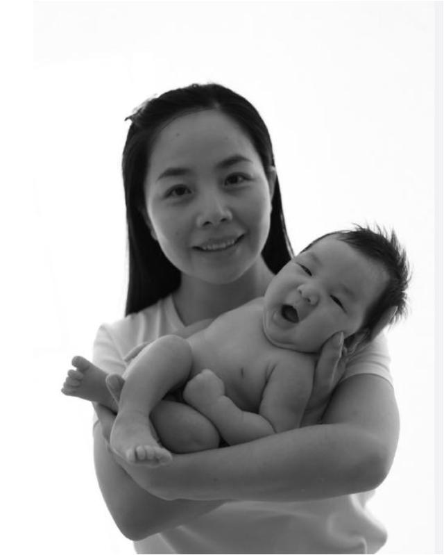 #你的育儿经#女歌手抱怨带娃辛苦，为喂娃一晚上醒来4次，醒后睡意全无了