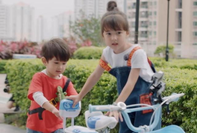 #你的育儿经#“你是姐姐，要让着弟弟”，女儿一句反驳的话，让妈妈说不出话来