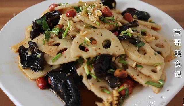 以后莲藕就这样做，加一把黑木耳，比吃肉还香，开胃下饭又解馋