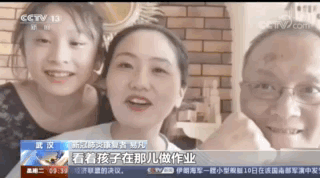 "黑脸"医生回家了,陪女儿上网课!家中这幕看哭很多人