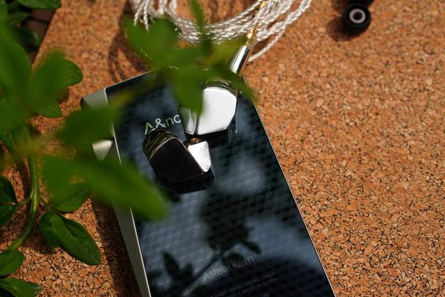 ??一条很“铍”的耳机 聊聊FINAL AUDIO A8000的使用感受