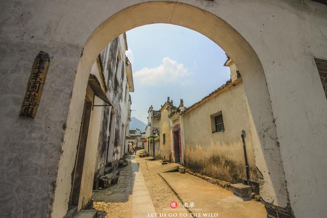 「行路万里」皖南最有特色的古村,一个原仅有十三间房,一个有规模宏大祠堂群