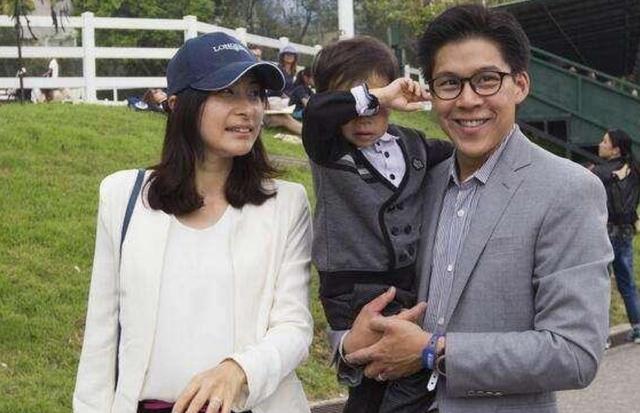 你的育儿经@从出门谁抱娃,就能看出一个家庭的幸福指数,你家是哪种?