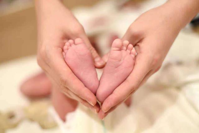 「你的育儿经」＂奶奶说我怕冷＂，＂妈妈说我怕热＂，＂其实她们全错了＂