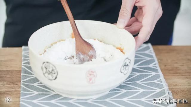 超级宝妈：箱一烤，就能品尝到可口的美食啦