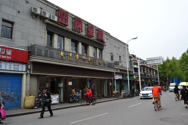 「约吗旅行」前进四路上的民间金融街