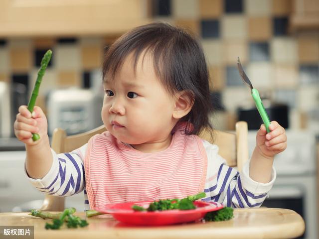 「你的育儿经」11~12个月孩子猛长期，别天天只喂面条！宝宝这样喂养更利于发育