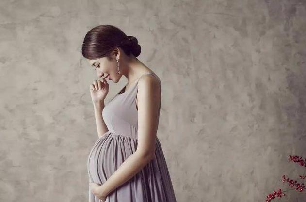 「你的育儿经」孕妇生孩子时疼得咬丈夫，却被丈夫打了一巴掌，医生：说了别陪产