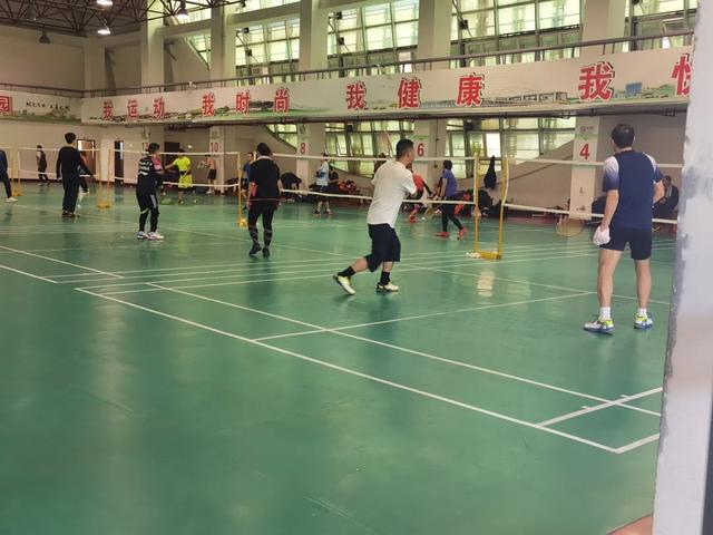 过年|八宝饭自己做、体育馆里燃烧卡路里……沪郊过年有老习俗也有新气象