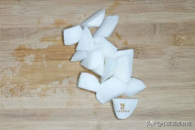 天冷炖菜少不了，2样素菜一起炖，多加一种调味料，出锅比肉还香