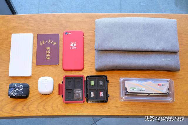 宜丽客手包、数码收纳包，秋冬季节小哥哥、小姐姐出行的最爱