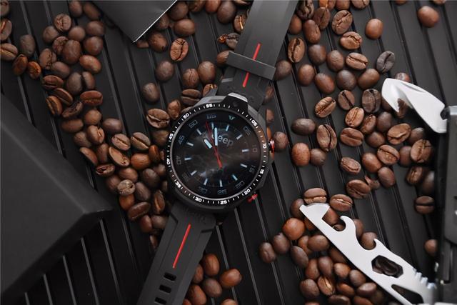 支持语音通话，能安装APP，双向拍照，Jeep智能运动手表