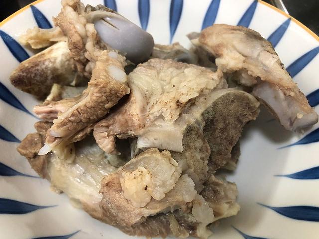 熬大骨汤，记住“2不放2诀窍”，汤汁浓白鲜美，味道香还没腥味