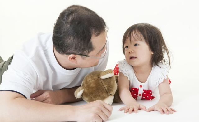【你的育儿经】5岁女儿幼儿园过生日，老师让买“双层蛋糕”，妈妈：孩子吃不完