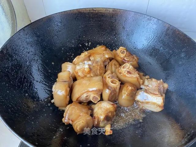 猪蹄这样做，软而不烂，肥而不腻！香糯可口，入口即化！家人超爱吃