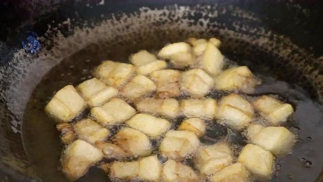 猪油怎么熬才香，好多人搞错了，不用油不加水，熬出来又白又香