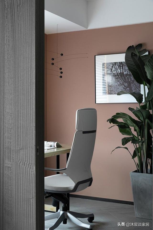 夫妻俩二次装修一切从简，吸取教训新家以灰色为主，室内简洁清爽